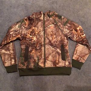 Under Armor Camouflage Zip Up and Matching Gloves